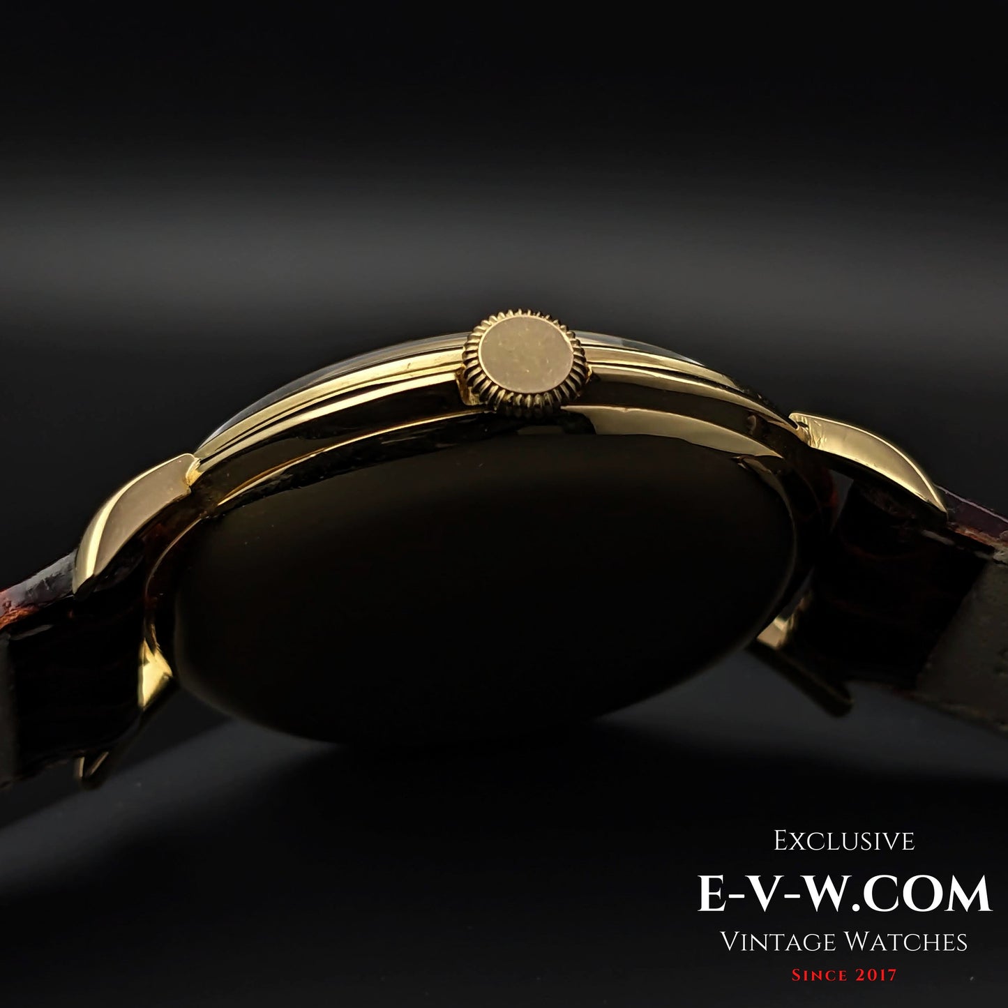 62 Years Old Vintage IWC Schaffhausen 18k Gold / crab lugs / / Cal. 89 / Vintage 1961