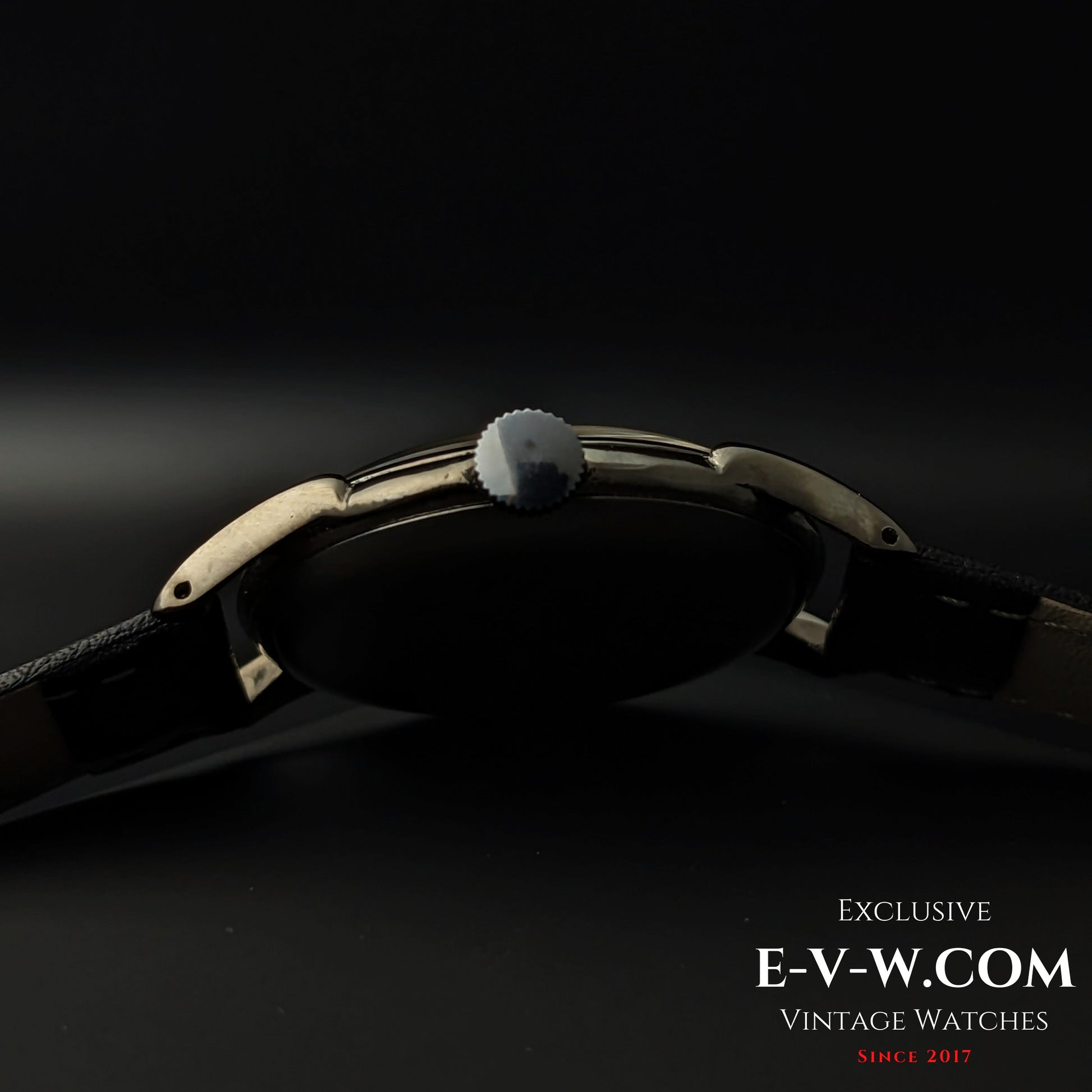 85 Years Old Vintage Universal Geneve unique spider lugs / Cal. 263 / Vintage 1940