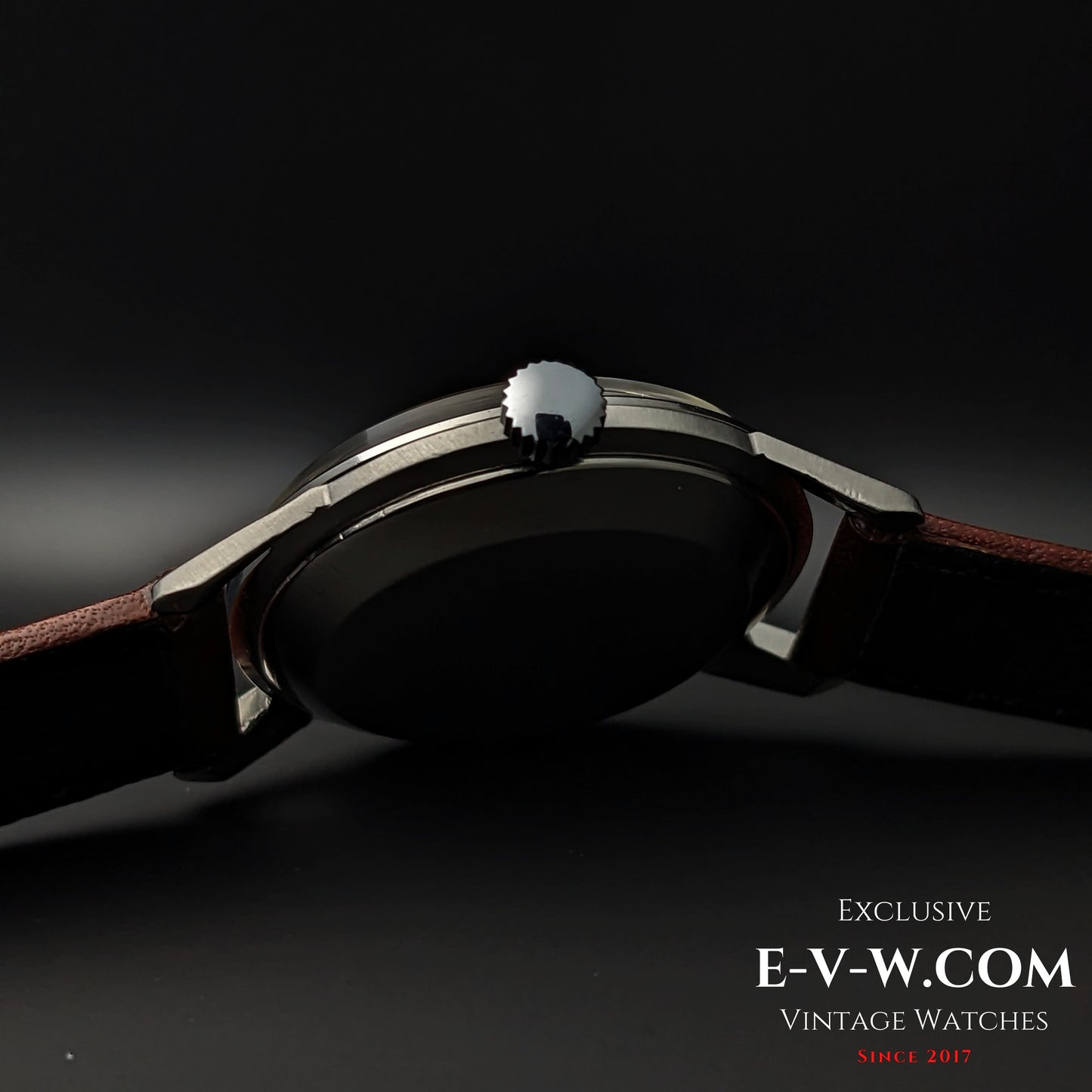 81 Years Old Vintage Longines Classic WWII / Ref. 7222-1 / Cal. 27M / Vintage 1944