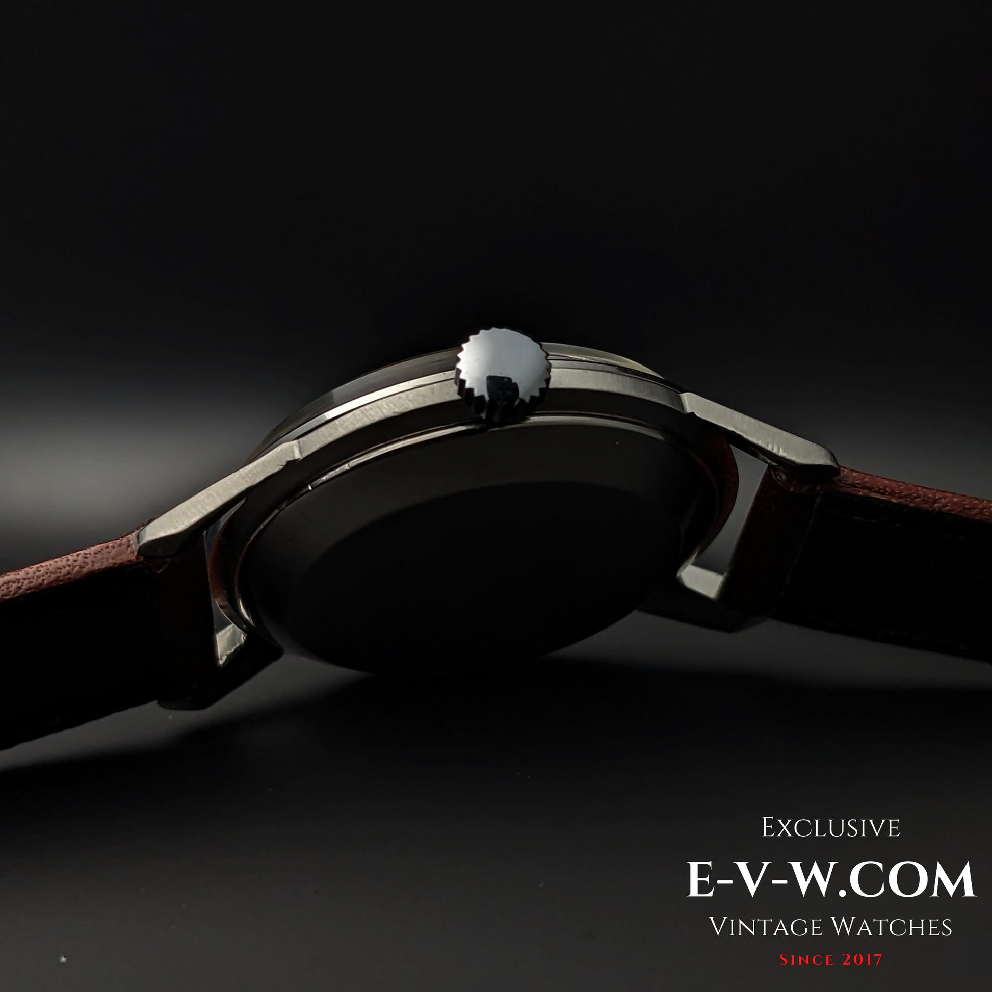 81 Years Old Vintage Longines Classic WWII / Ref. 7222-1 / Cal. 27M / Vintage 1944