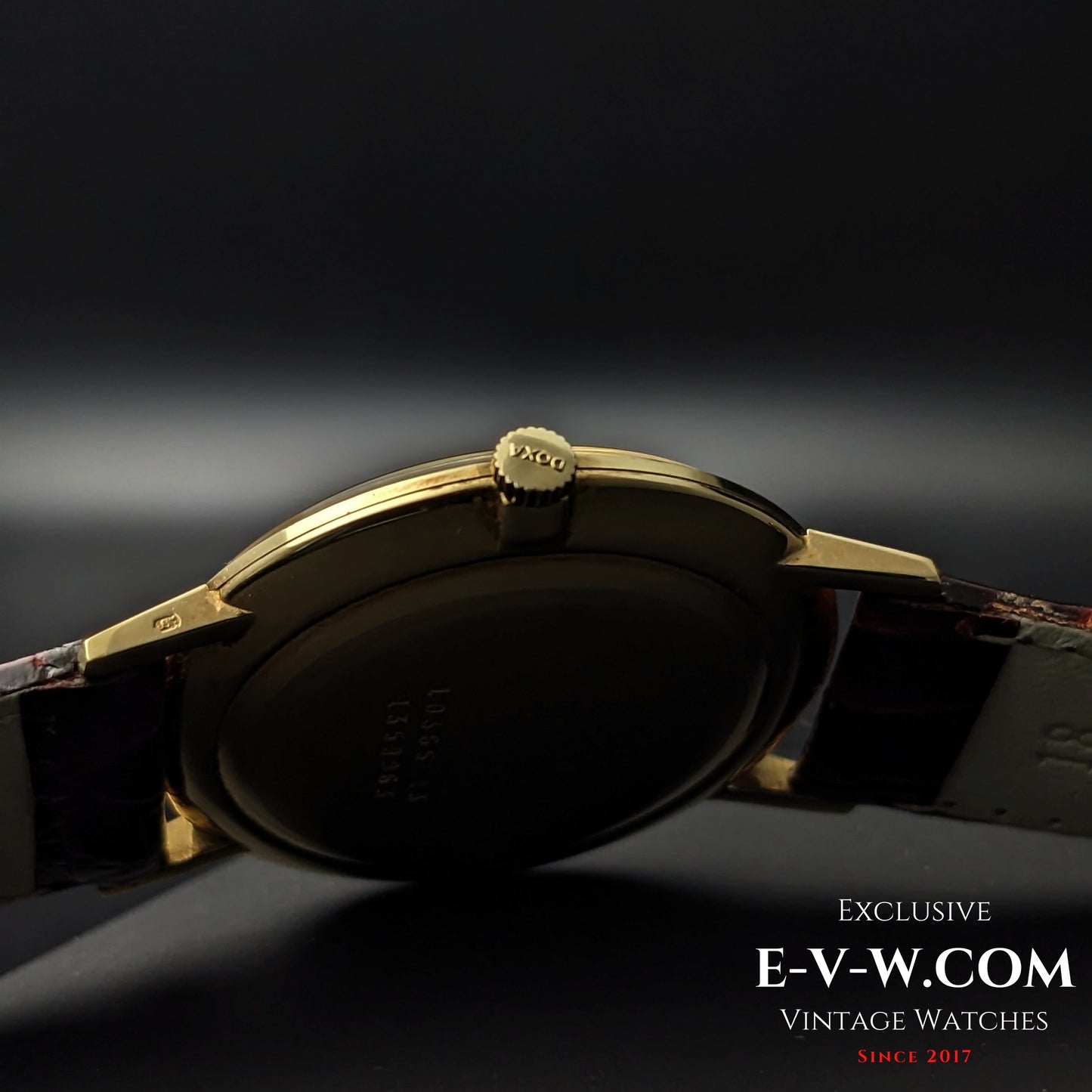 DOXA Vintage 14k Gold Watch 1950 side view showing signed crown and smooth gold case, reflecting vintage Swiss elegance.