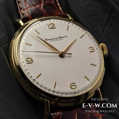 62 Years Old Vintage IWC Schaffhausen 18k Gold / crab lugs / / Cal. 89 / Vintage 1961