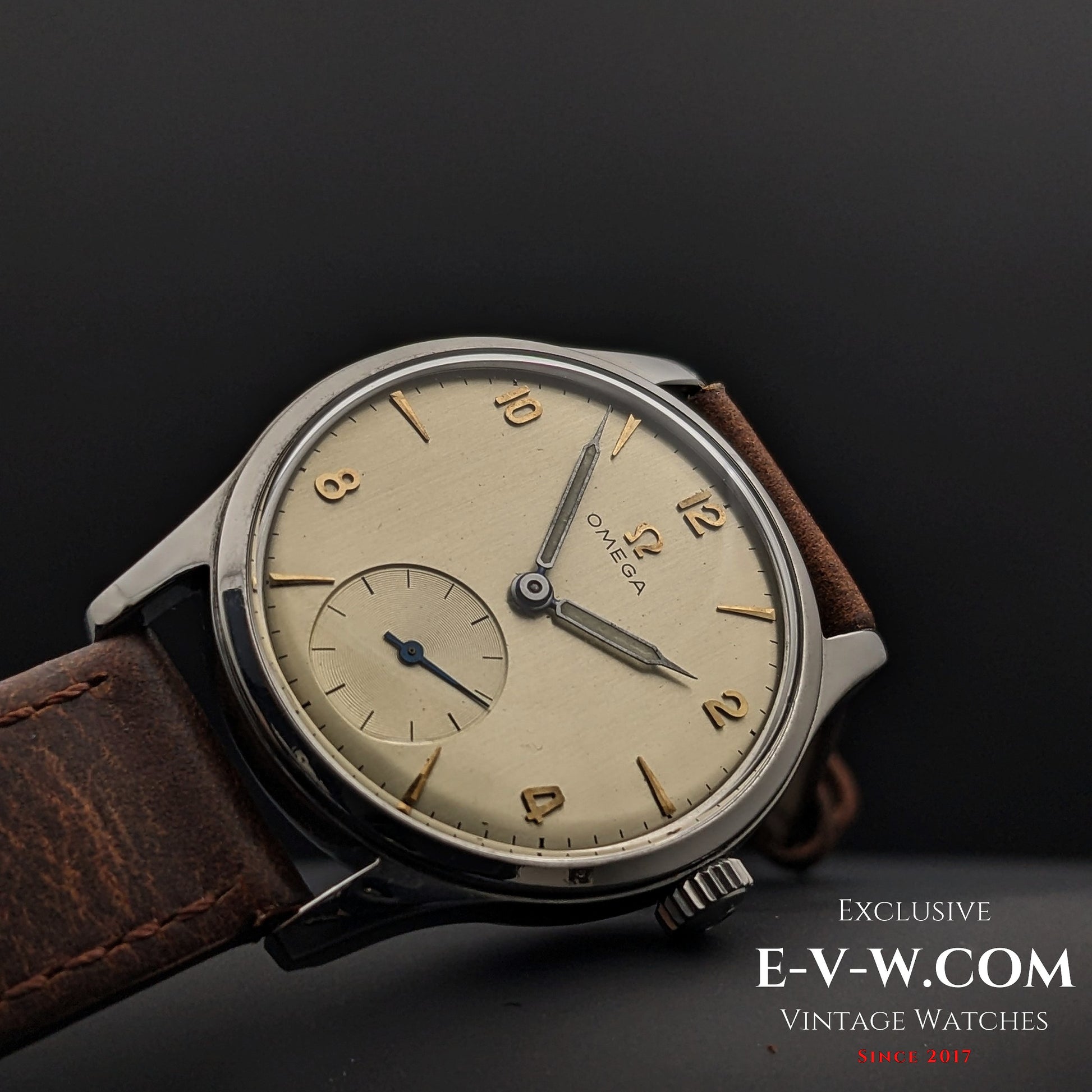 80 Vintage Omega WW II Ref. 2400-1 / Cal. 30T2 PC Vintage 1944