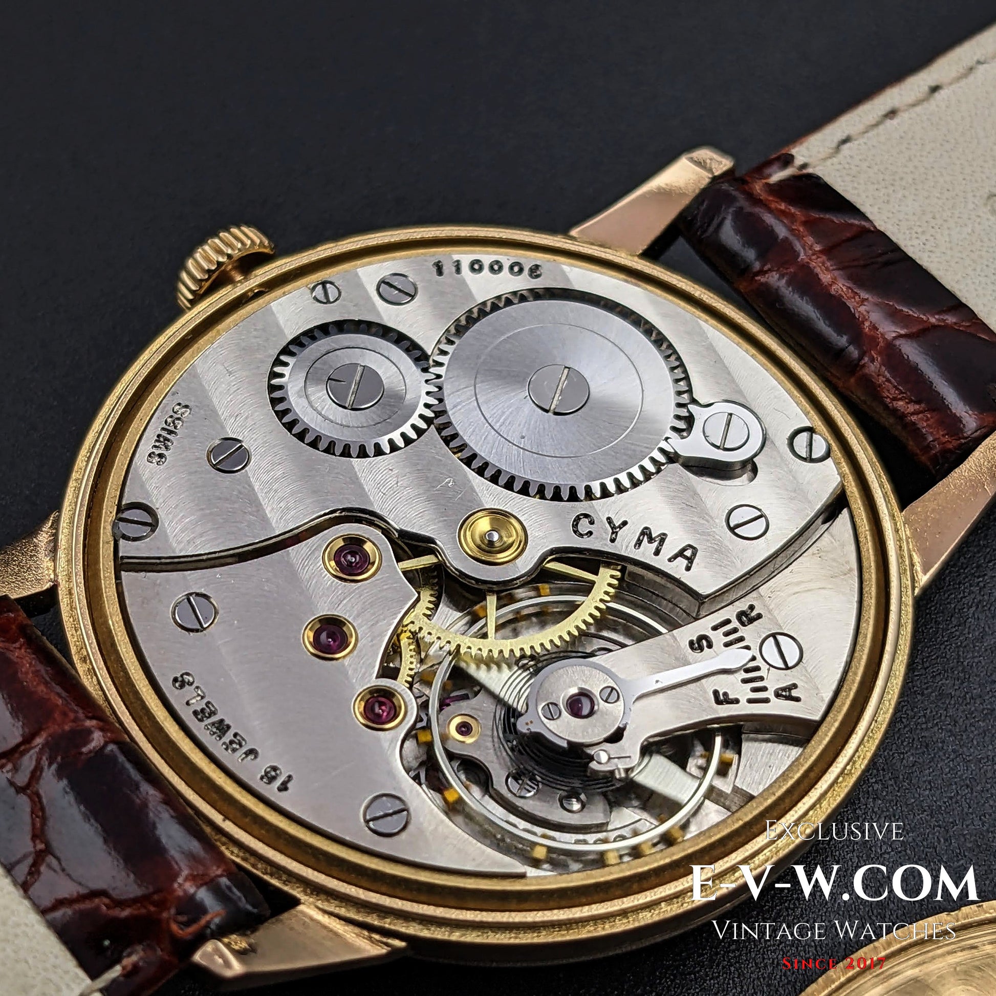 70 Years Old Vintage Cyma 18k Gold / Jumbo  / Cal.586 / Vintage 1950s