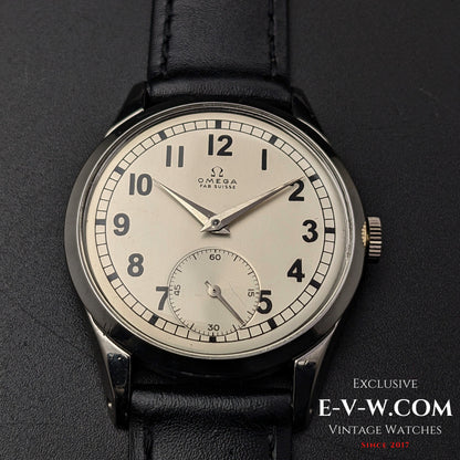 Front view of the Omega FAB SUISSE Ref. 2750-6 vintage wristwatch, showcasing its silver dial, black numerals, and subdial at 6 o’clock.