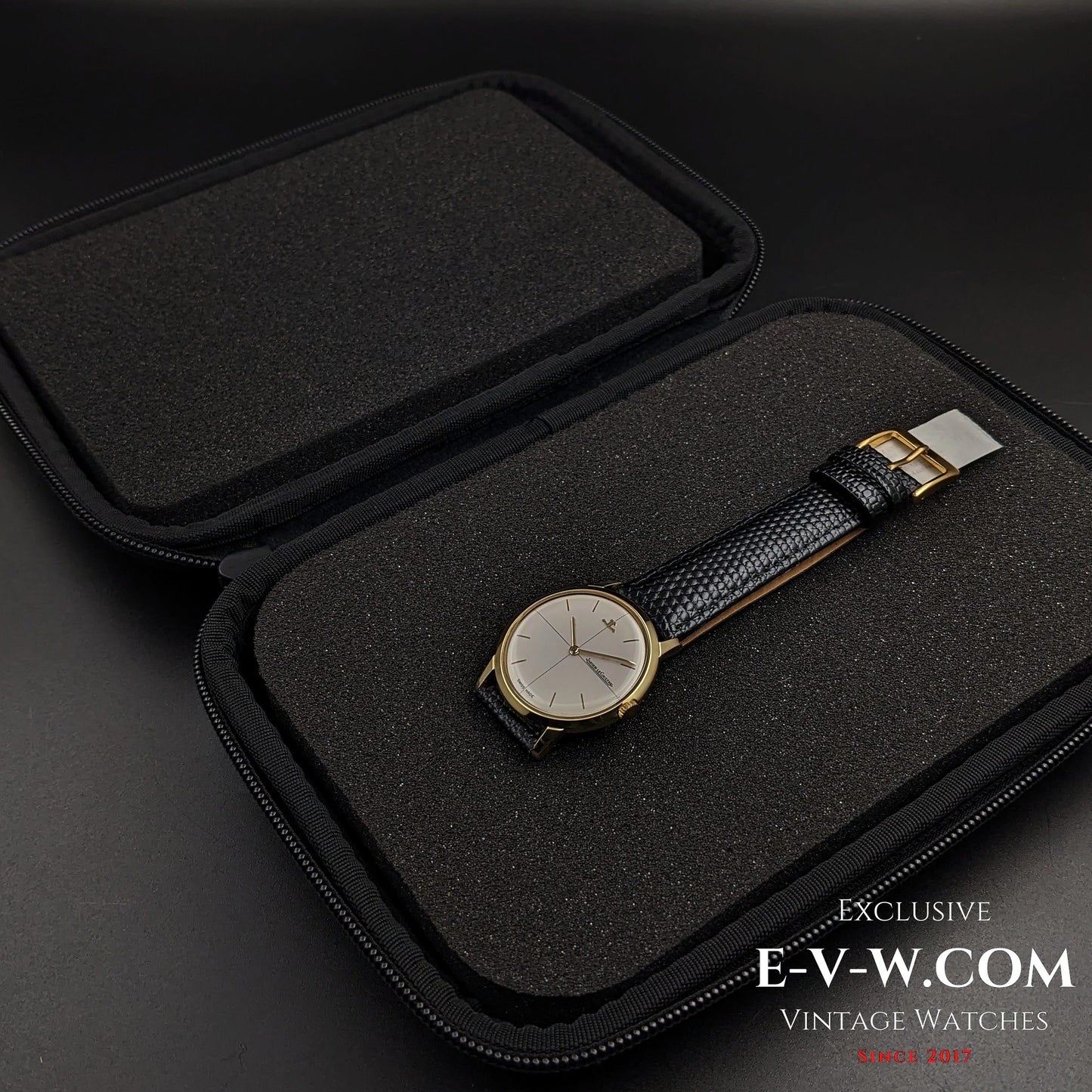 60 Years Old Vintage Jaeger-LeCoultre 18K gold / Ref. E 902 / Cal. 818 with Kif-flector shock absorber / Vintage 1960s