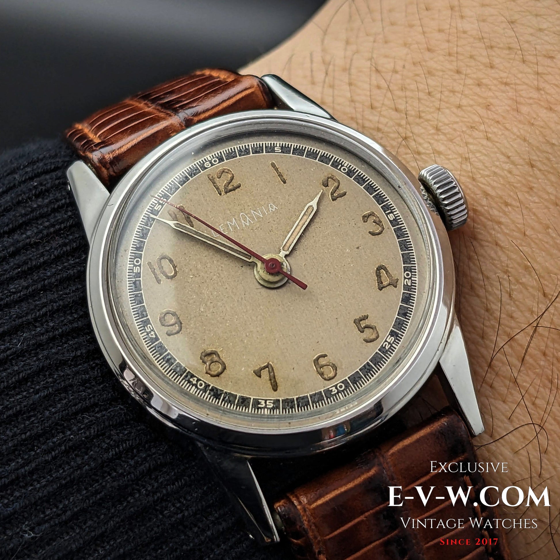 84 Years Old Vintage Lemania WWII / two-tone dial Ref. 192H / Cal. S27 / Vintage 1940