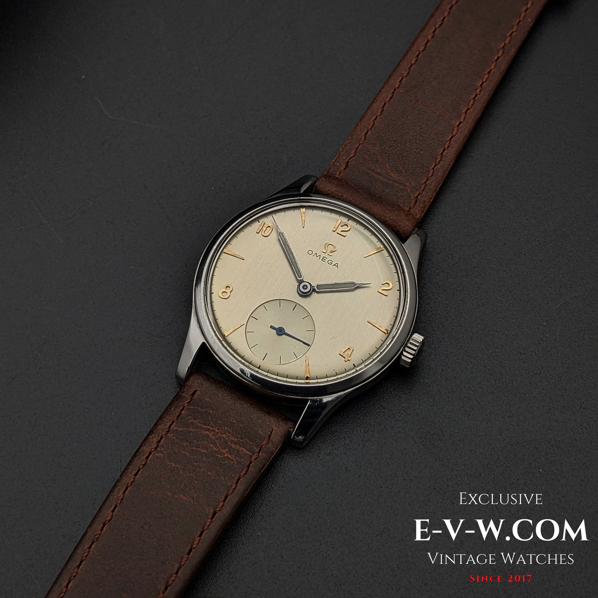 80 Vintage Omega WW II Ref. 2400-1 / Cal. 30T2 PC Vintage 1944