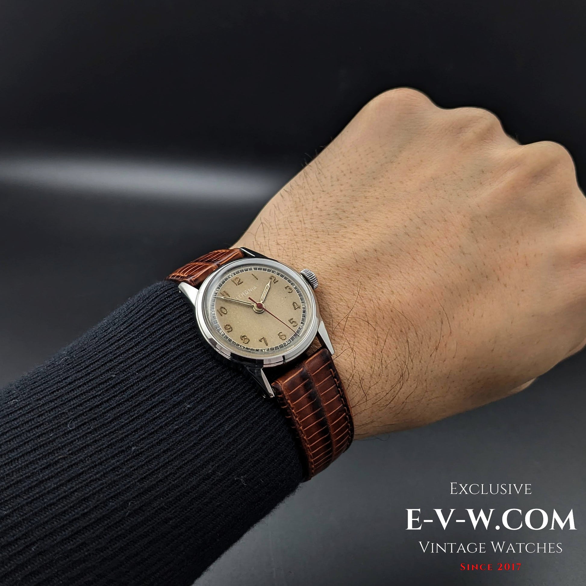 84 Years Old Vintage Lemania WWII / two-tone dial Ref. 192H / Cal. S27 / Vintage 1940