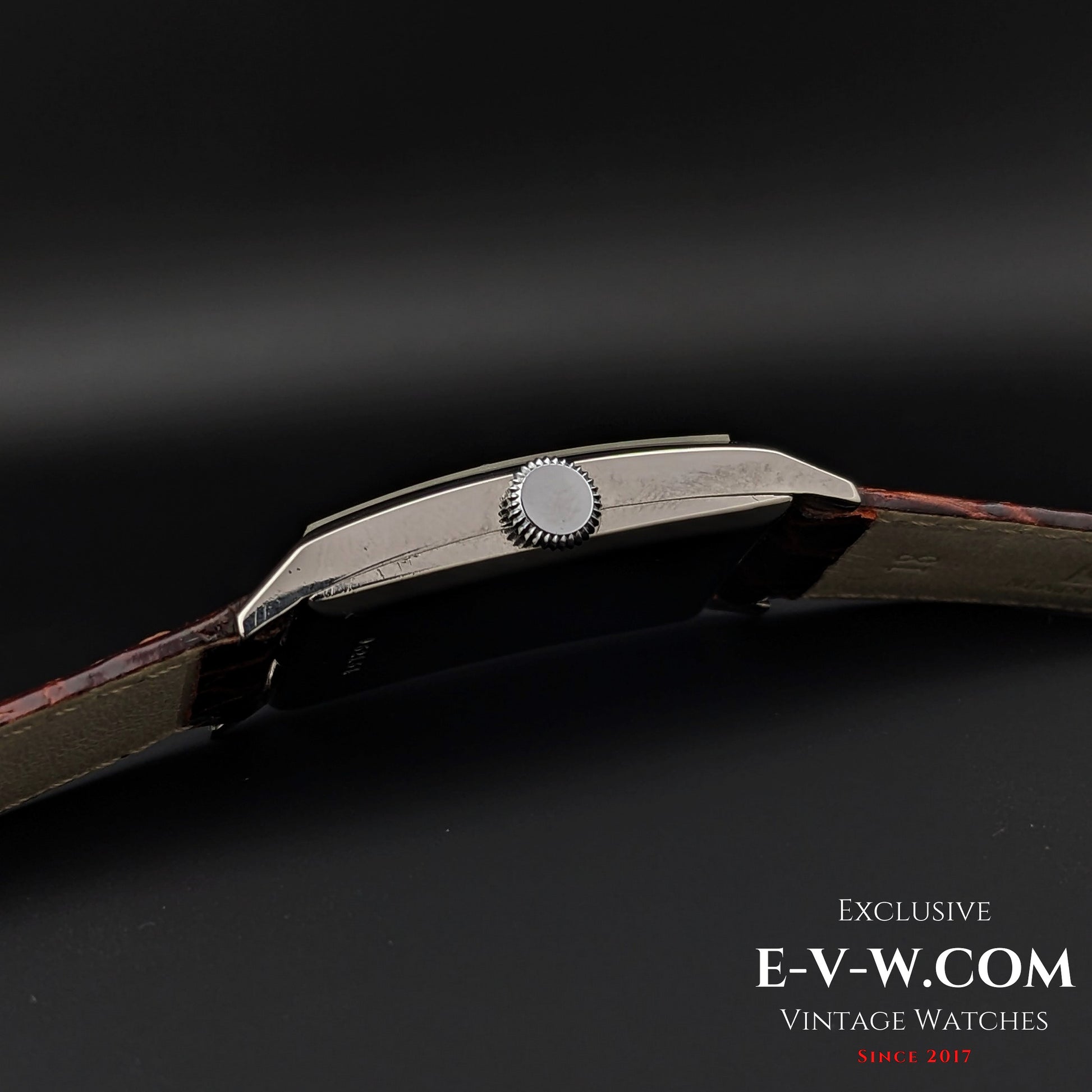 93 Years Old Antique IWC Schaffhausen Tank unique cristal Art Deco / Cal. 87 Vintage