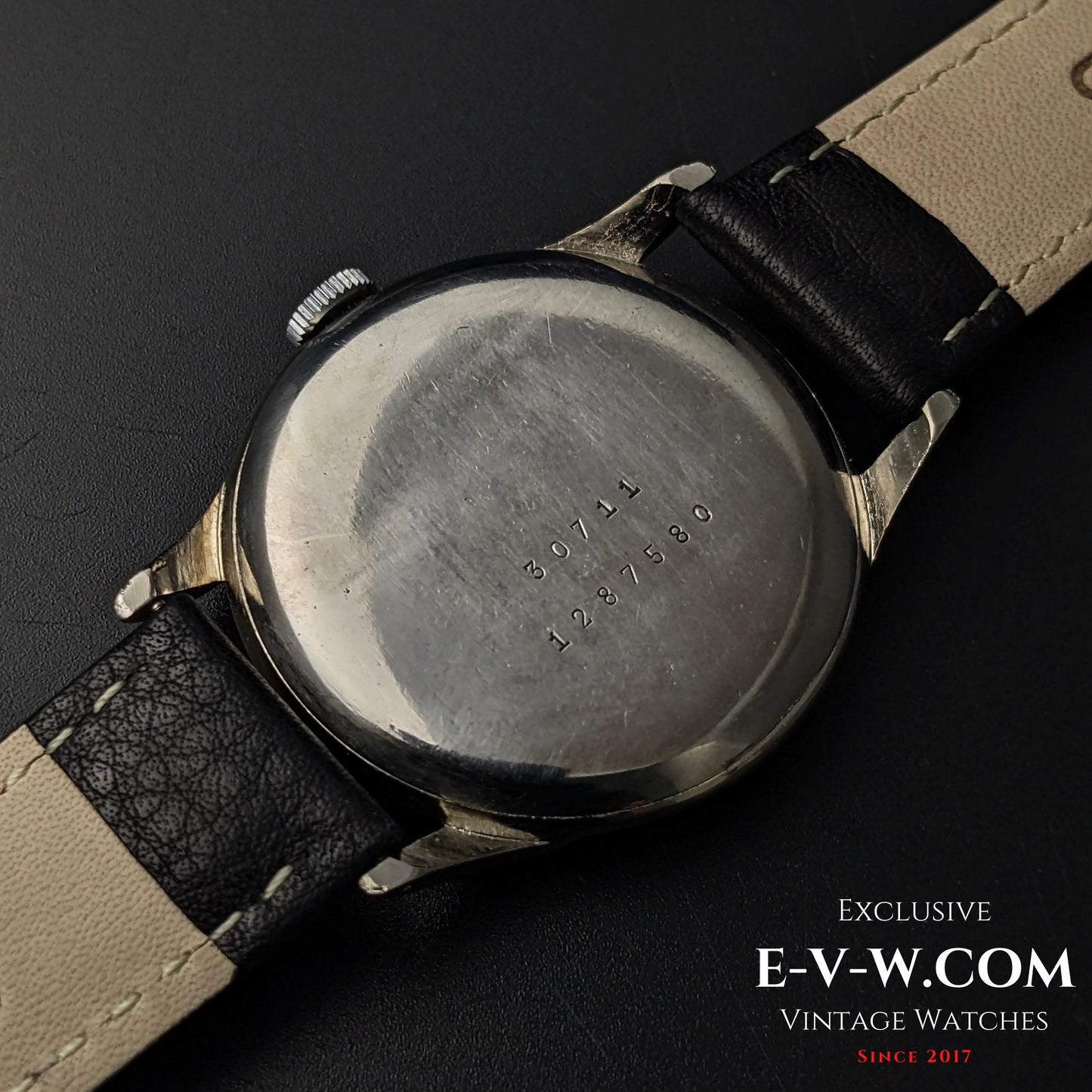 85 Years Old Vintage Universal Geneve unique spider lugs / Cal. 263 / Vintage 1940