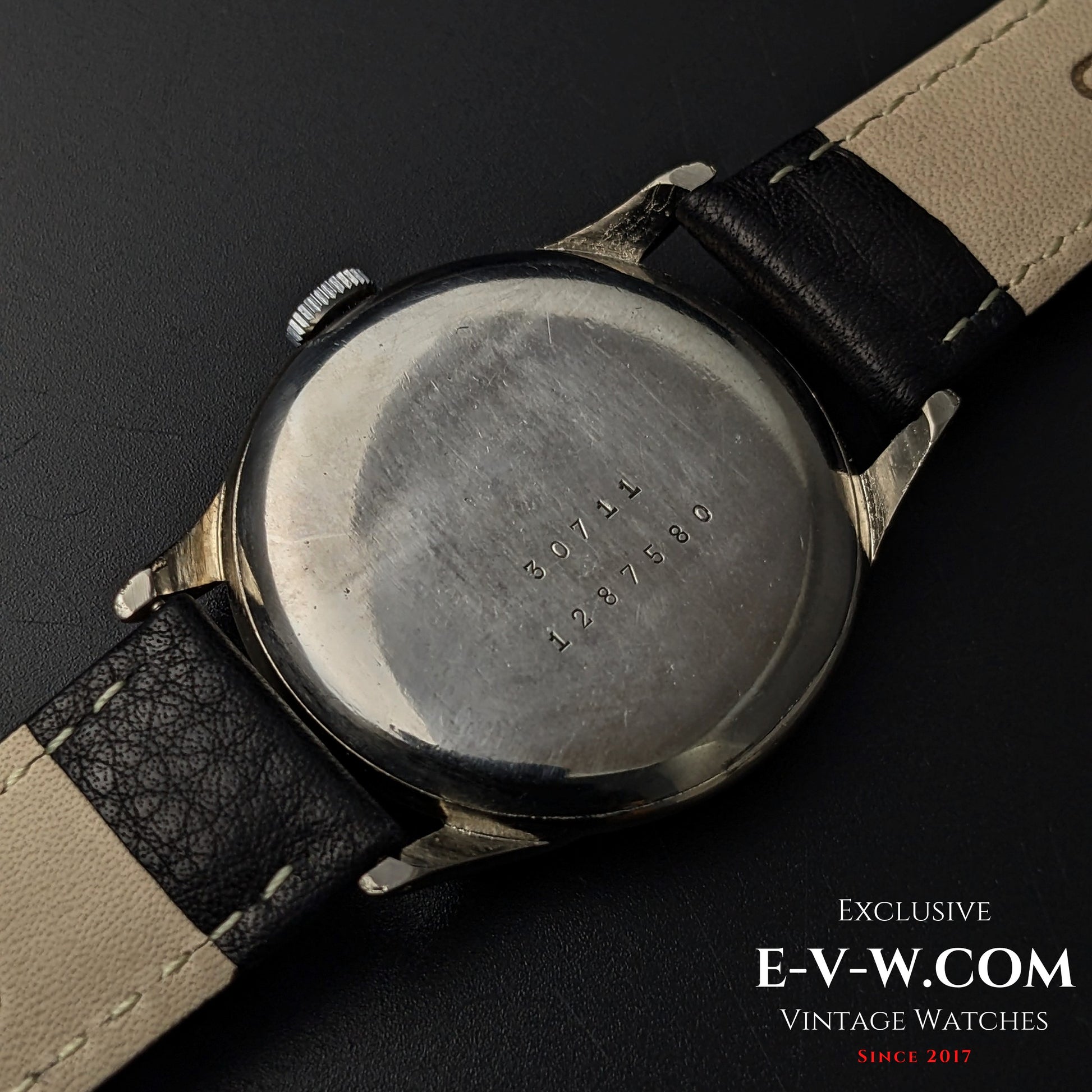 85 Years Old Vintage Universal Geneve unique spider lugs / Cal. 263 / Vintage 1940