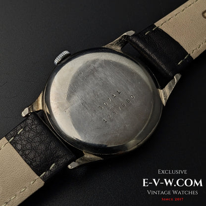 85 Years Old Vintage Universal Geneve unique spider lugs / Cal. 263 / Vintage 1940