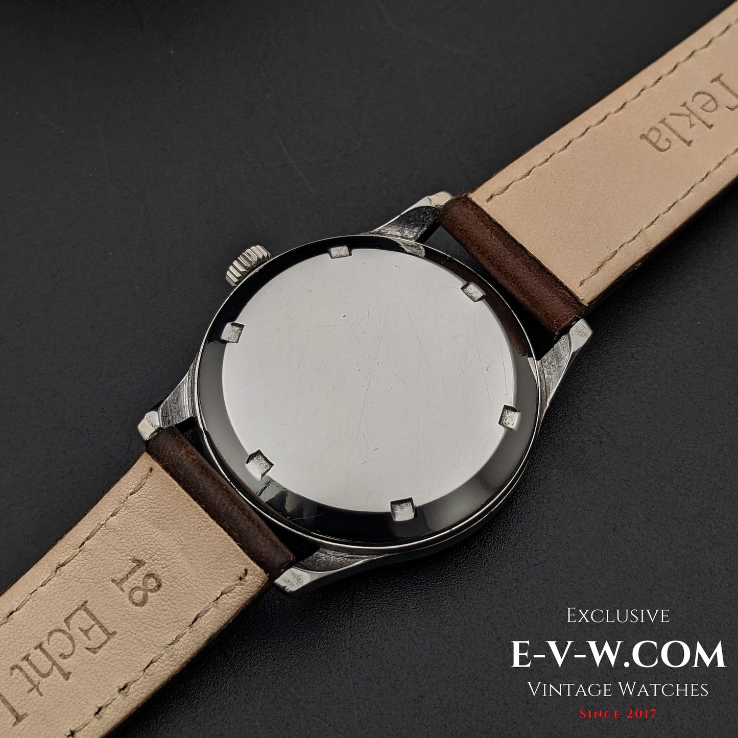 80 Vintage Omega WW II Ref. 2400-1 / Cal. 30T2 PC Vintage 1944