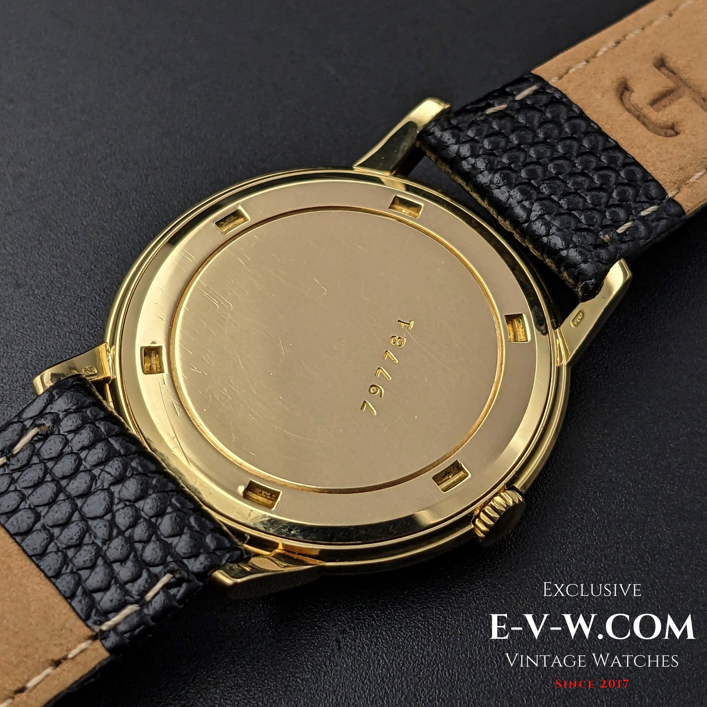 60 Years Old Vintage Jaeger-LeCoultre 18K gold / Ref. E 902 / Cal. 818 with Kif-flector shock absorber / Vintage 1960s