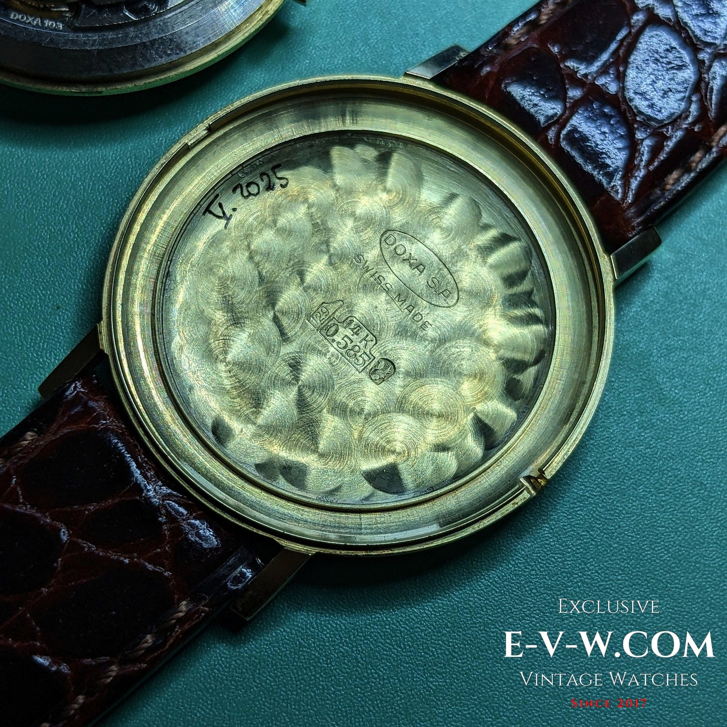 Inside caseback of DOXA Vintage 14k Gold Watch 1950 showing engraved reference and gold hallmark, confirming authenticity and vintage origin.