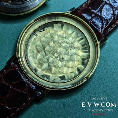Inside caseback of DOXA Vintage 14k Gold Watch 1950 showing engraved reference and gold hallmark, confirming authenticity and vintage origin.