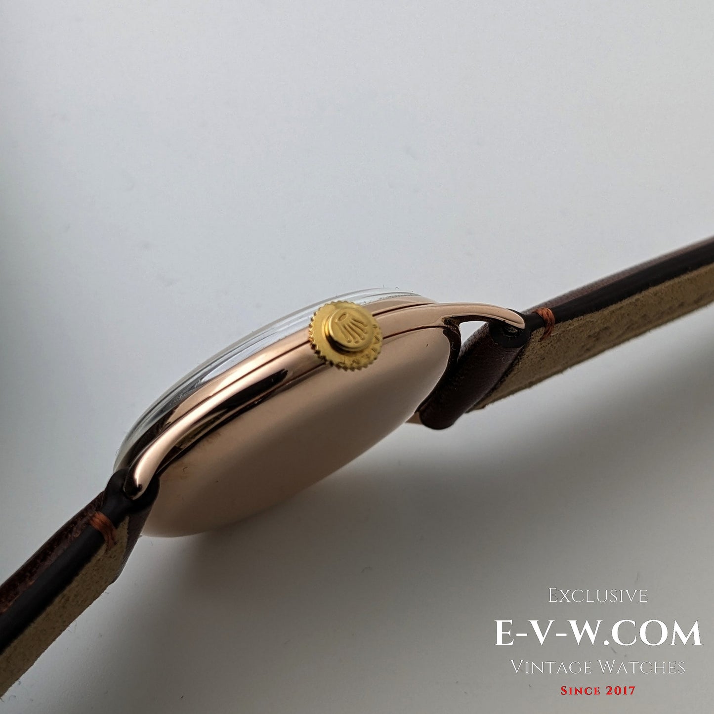 An exceptionally rare early Rolex Chronometer from the pre-Oyster era / Cal 530 /  Ref. 4139 – 14K Gold (c. 1943–1946)