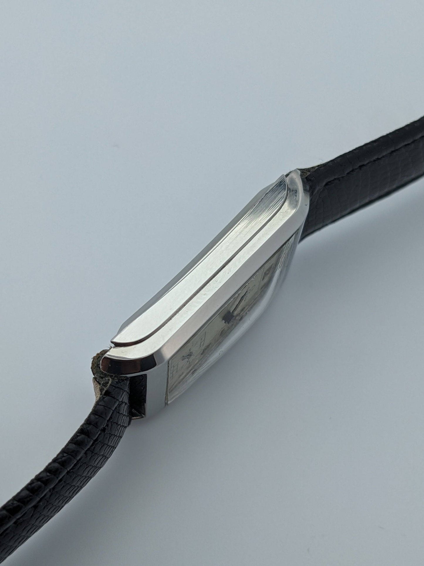 Machen Sie ein Angebot, um dieses Stück vor der offiziellen Veröffentlichung zu kaufen / Omega Tank Vintage 1939 