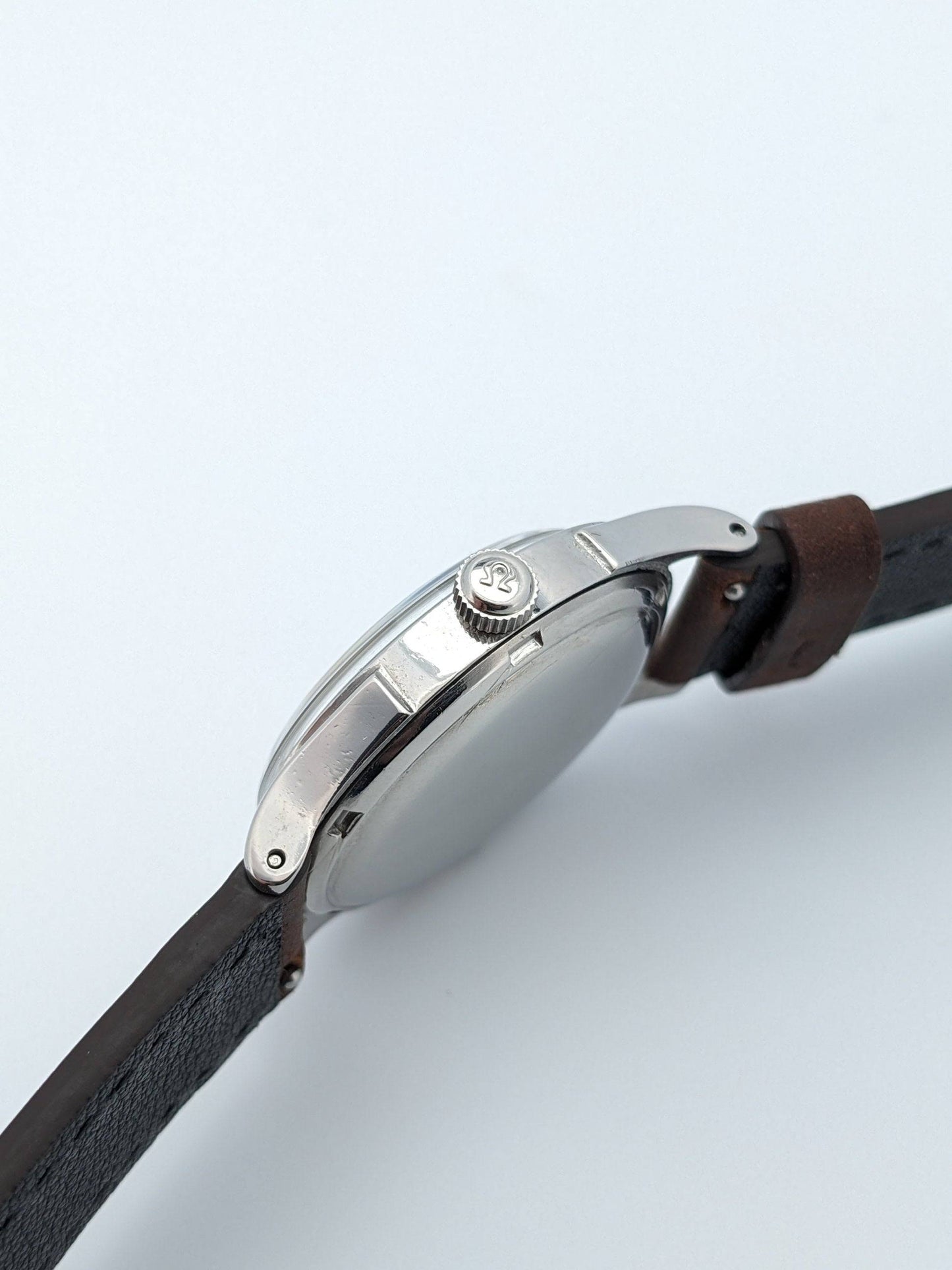 Machen Sie ein Angebot, um dieses Stück vor der offiziellen Veröffentlichung zu erwerben / Omega Automatic Bumper 1940er Jahre 