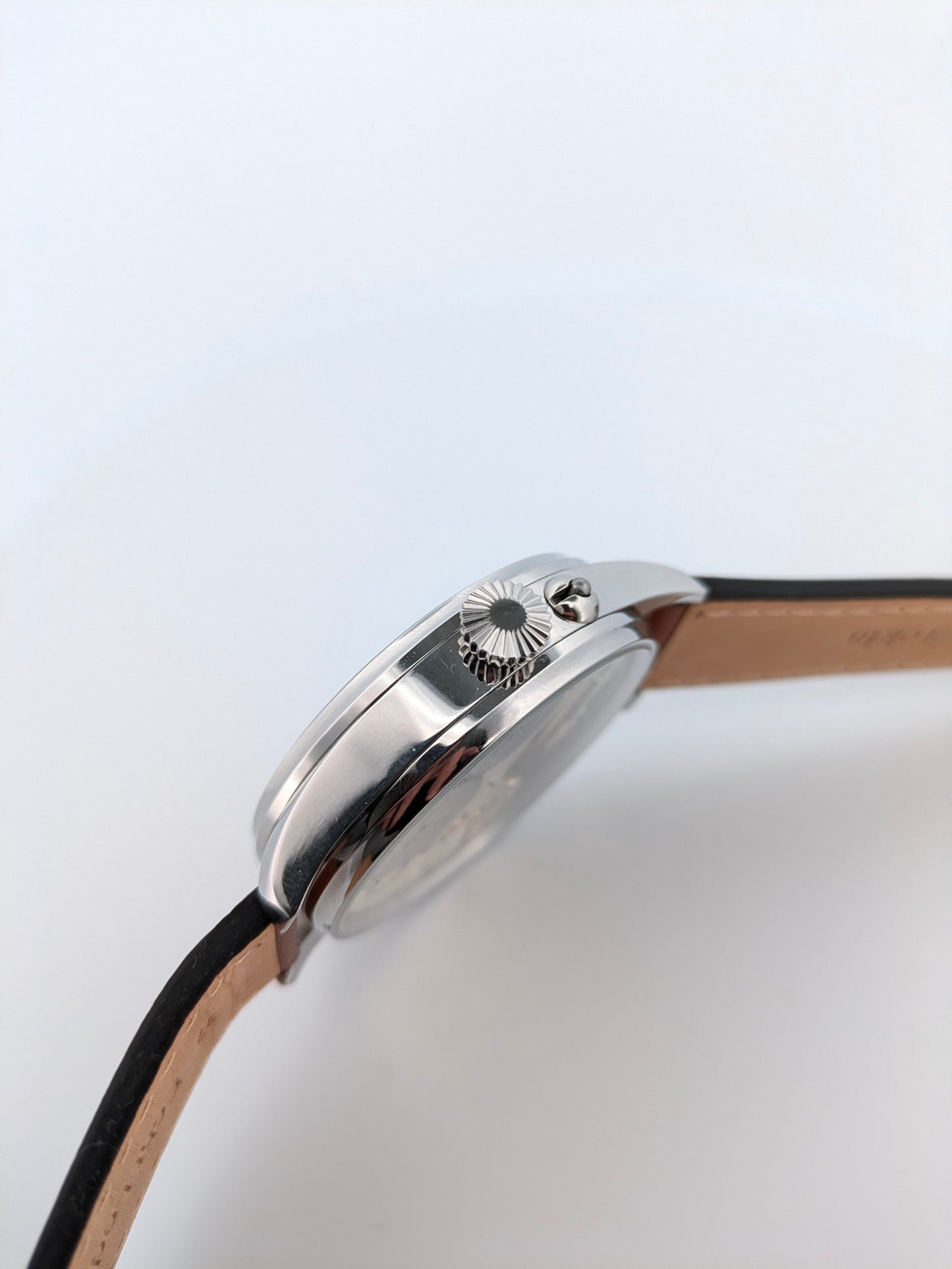 Machen Sie ein Angebot, um dieses Stück vor der offiziellen Veröffentlichung zu kaufen / 