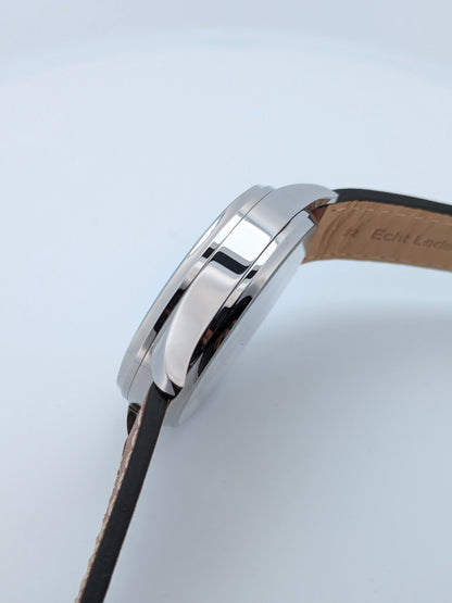 Machen Sie ein Angebot, um dieses Stück vor der offiziellen Veröffentlichung zu kaufen / 