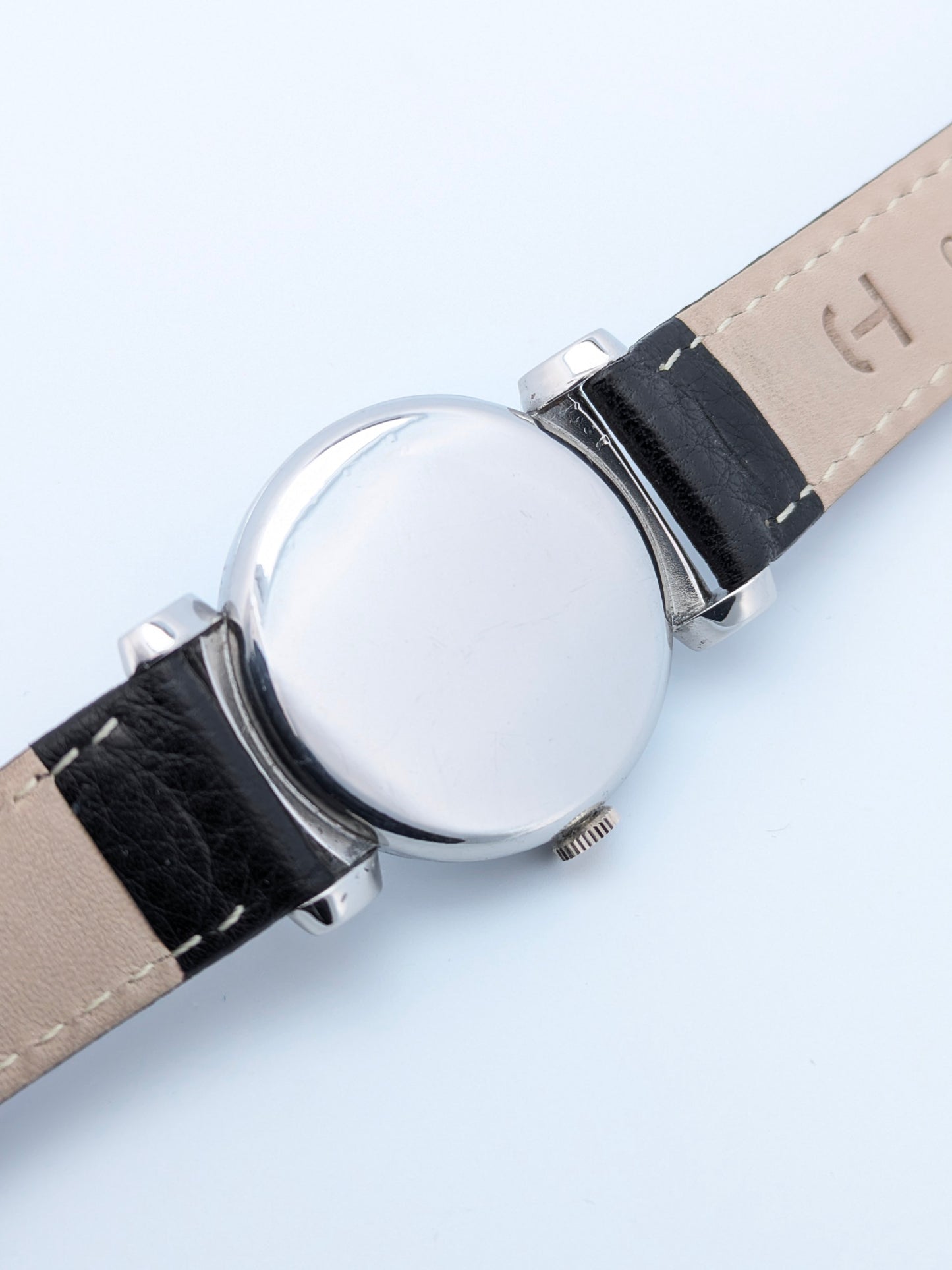 Machen Sie ein Angebot, um dieses Stück vor der offiziellen Veröffentlichung zu kaufen / Omega Scarab – Antik 1935 