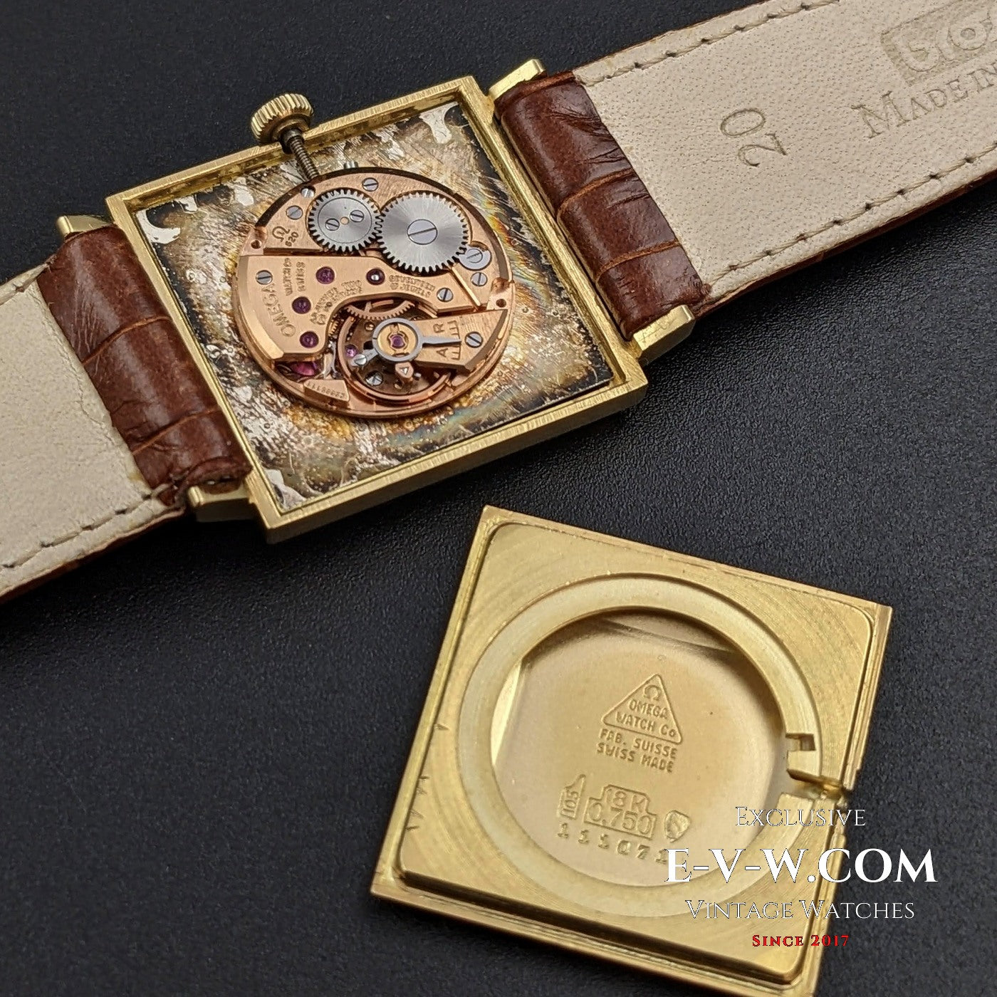 Omega Unique Square ref 111.075 / 18k Solid Gold / Vintage 1965