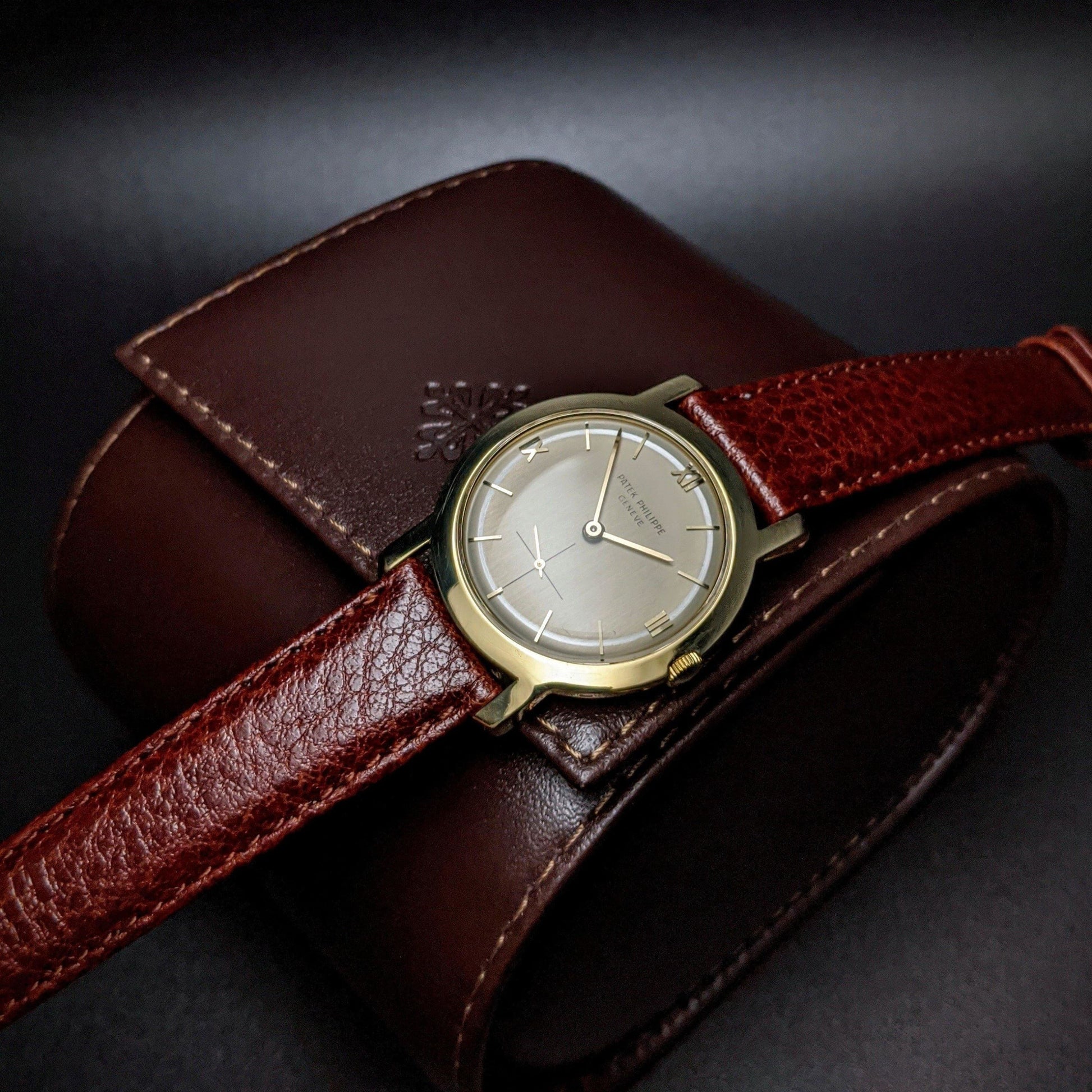 Patek Philippe Calatrava 18k Gold / very rare dial with silver ring/Patek Philippe Certificate and Box - E-V-W.com