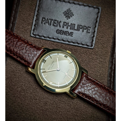 Patek Philippe Calatrava 18k Gold / very rare dial with silver ring/Patek Philippe Certificate and Box - E-V-W.com