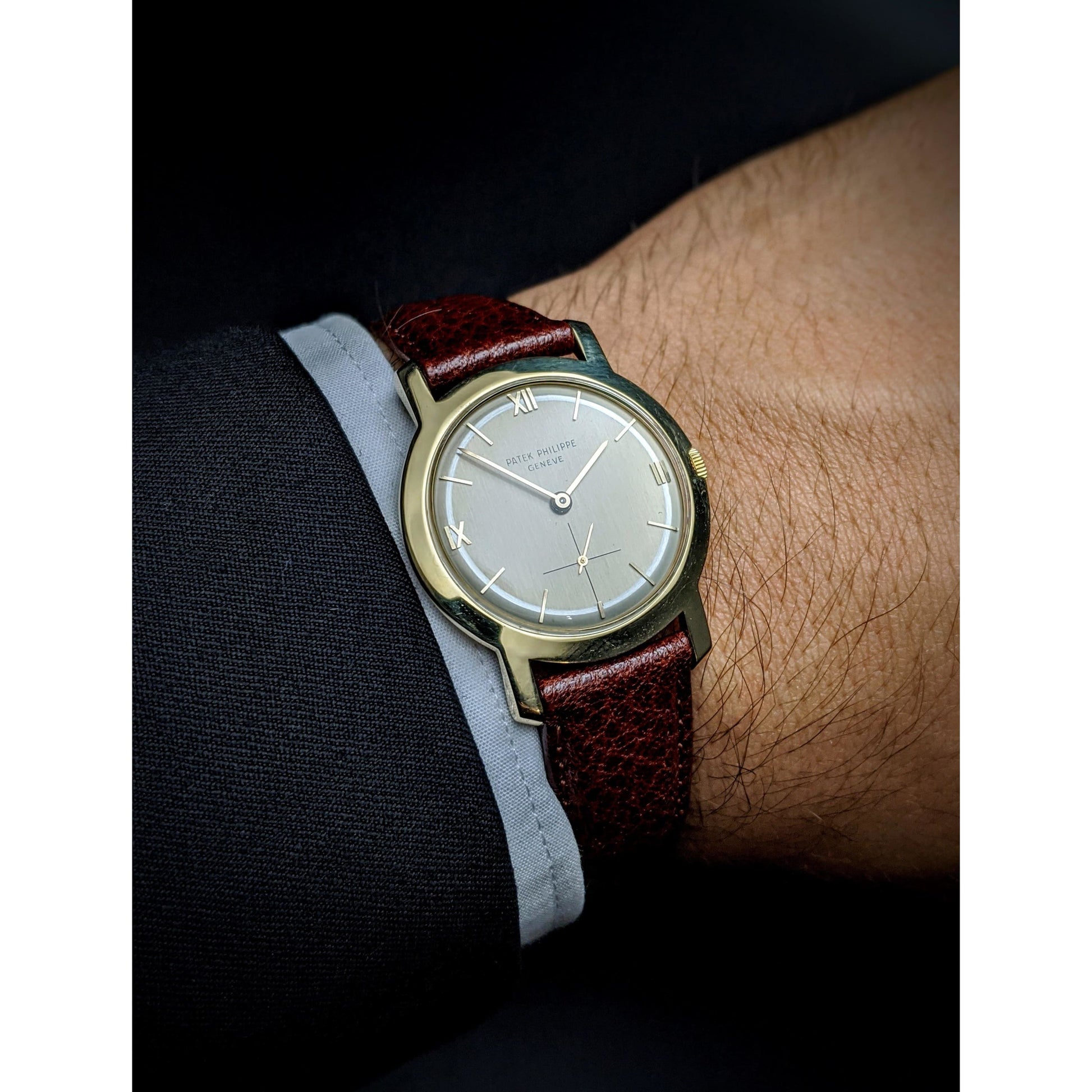 Patek Philippe Calatrava 18k Gold / very rare dial with silver ring/Patek Philippe Certificate and Box - E-V-W.com