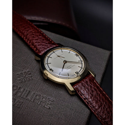 Patek Philippe Calatrava 18k Gold / very rare dial with silver ring/Patek Philippe Certificate and Box - E-V-W.com