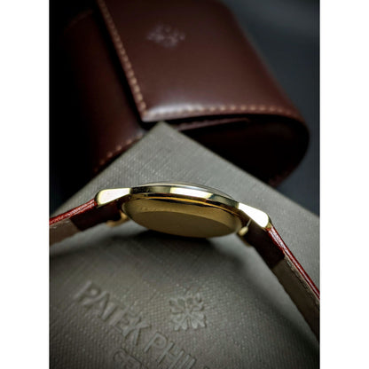 Patek Philippe Calatrava 18k Gold / very rare dial with silver ring/Patek Philippe Certificate and Box - E-V-W.com